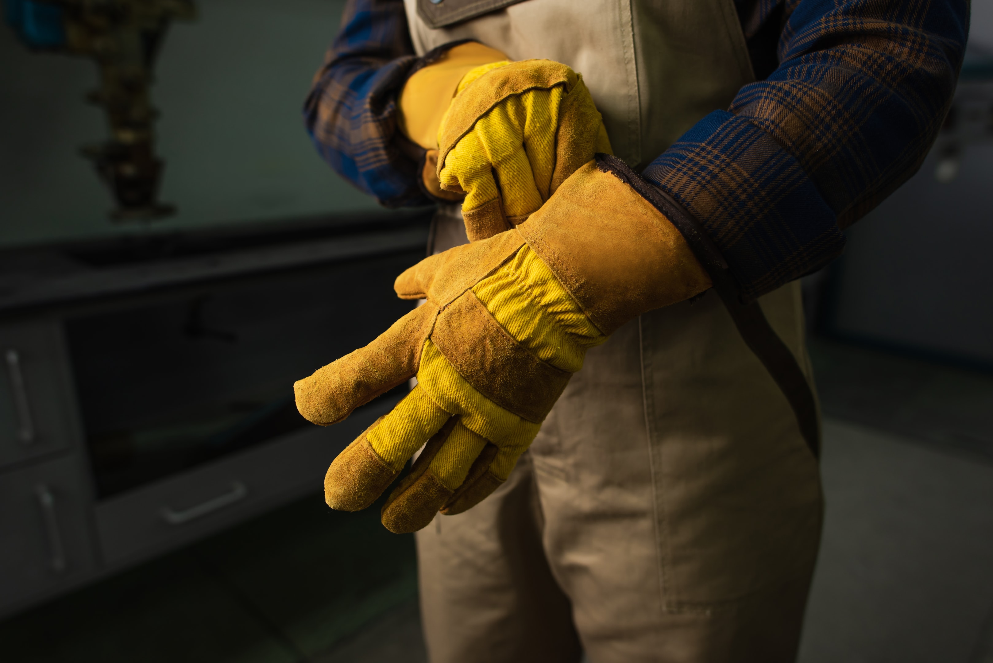 Safety gloves for protection in the workplace - mechanical - helmets - recommended