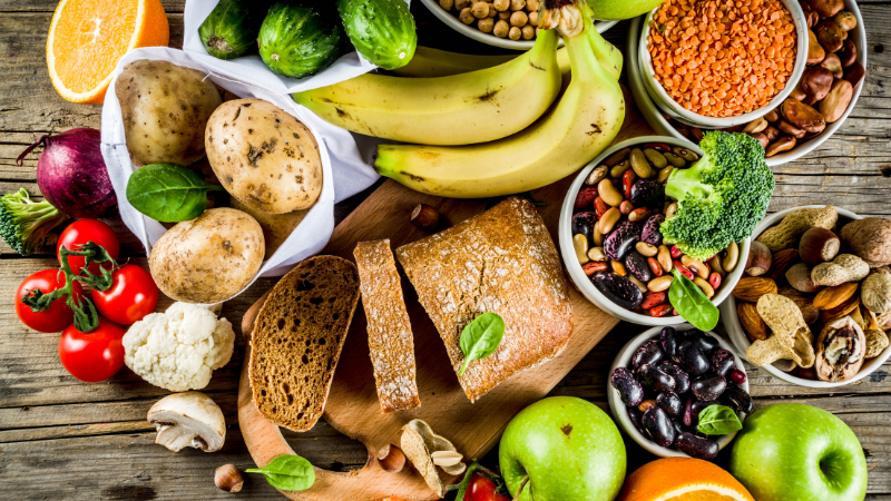 Eine ausgewogene Ernährung kann das Immunsystem stärken und helfen, Candida-Infektionen vorzubeugen.