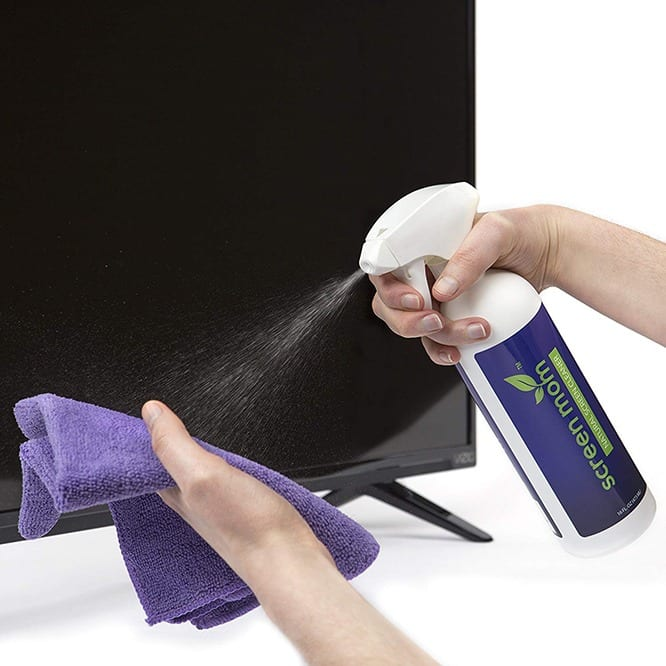 Use screen-safe cleaning products and a microfiber cleaning cloth when cleaning your flat screen tv