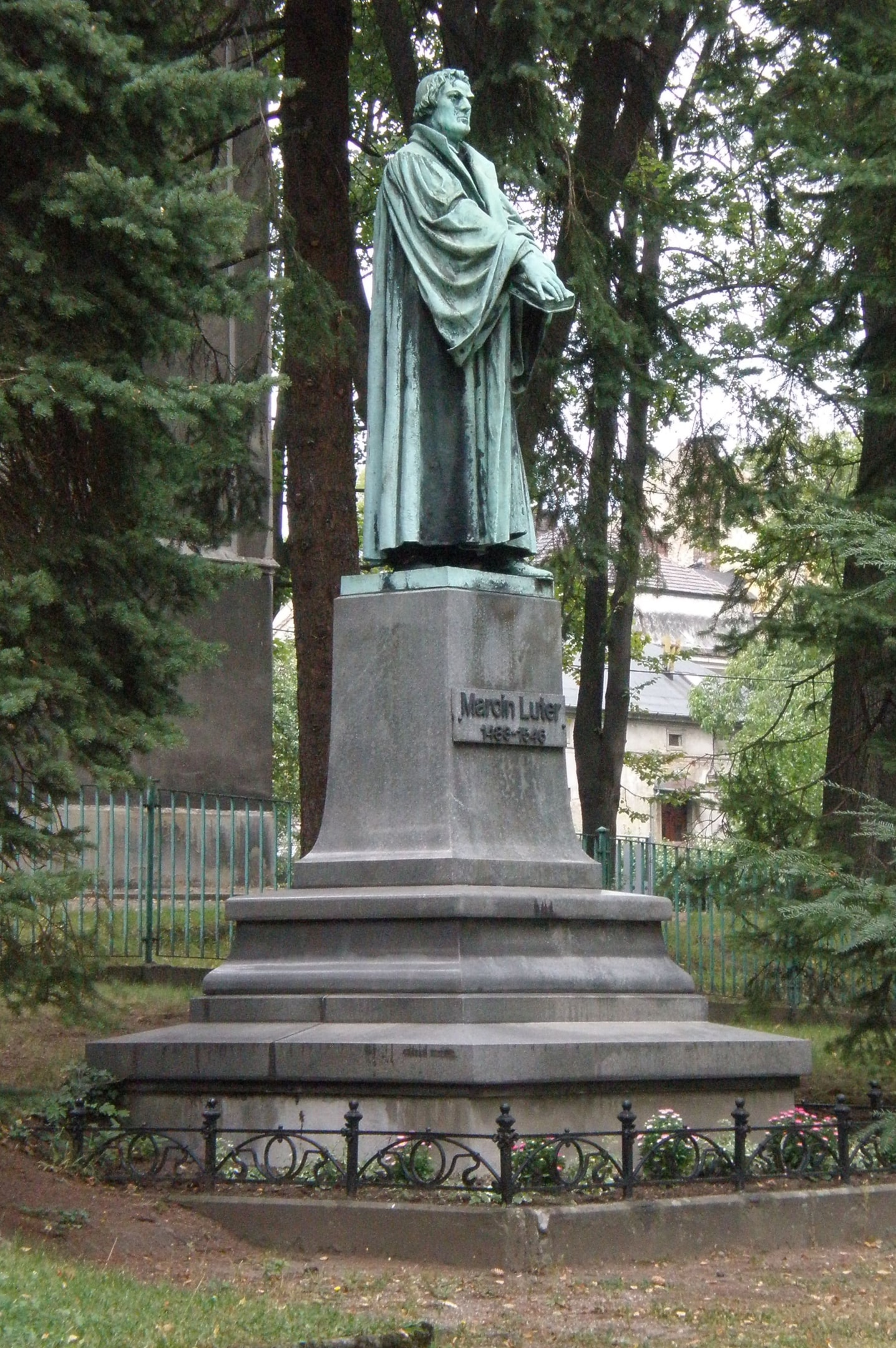 Pomnik Marcina Lutra w Bielsku-Białej (źródło: https://commons.wikimedia.org/wiki/File:Bielsko-Bia%C5%82a_Pomnik_Marcina_Lutra_001.JPG)