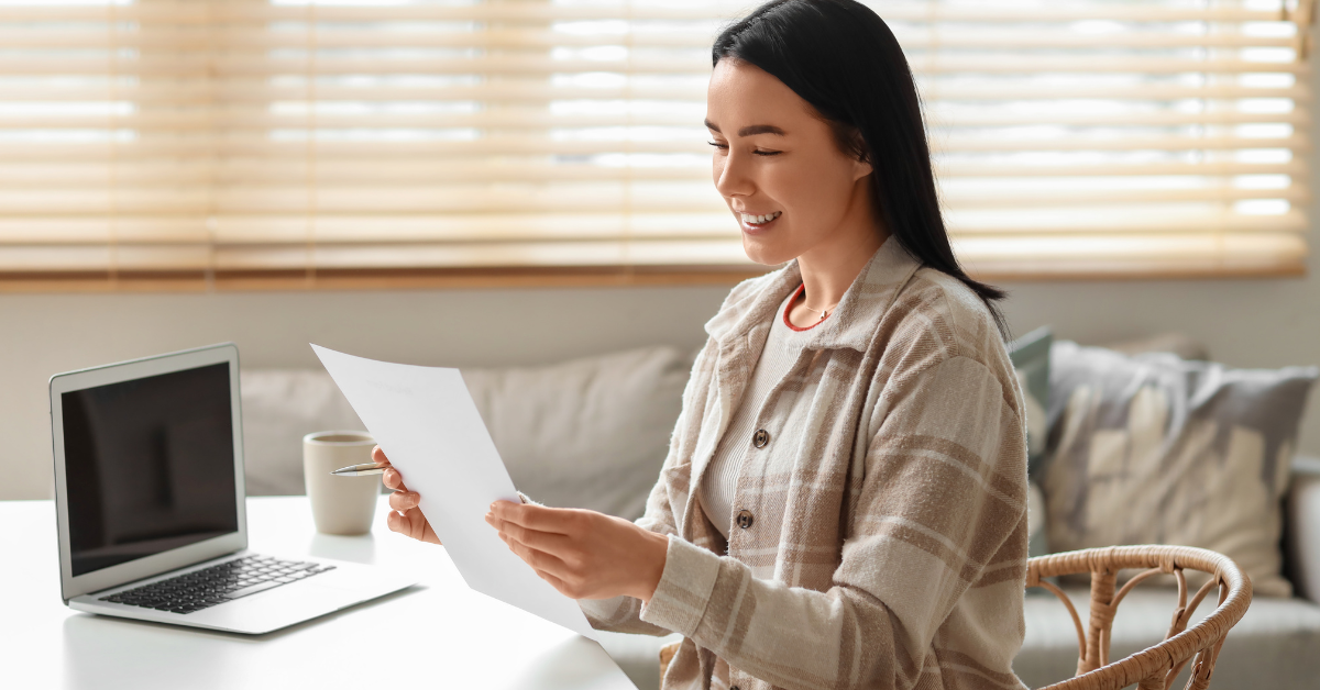 Woman reviewing Fidelity tax information while preparing her tax return.