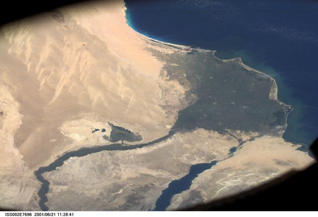 Dolina i delta Nilu widziana z kosmosu.