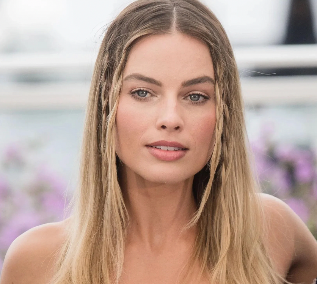 Margot Robbie as an example of Summer color analysis. 