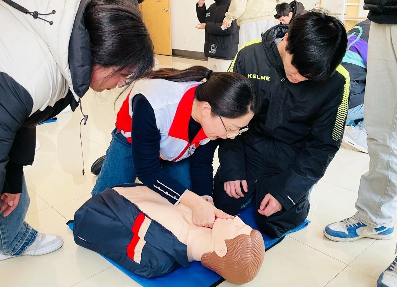 CPR administration by EMT professionals