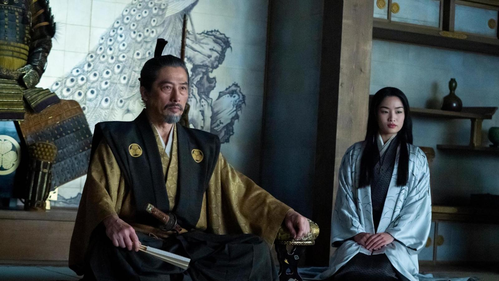 Hiroyuki Sanada as Yoshii Toranaga and Anna Sawai as Toda Mariko in Shogun Season 1