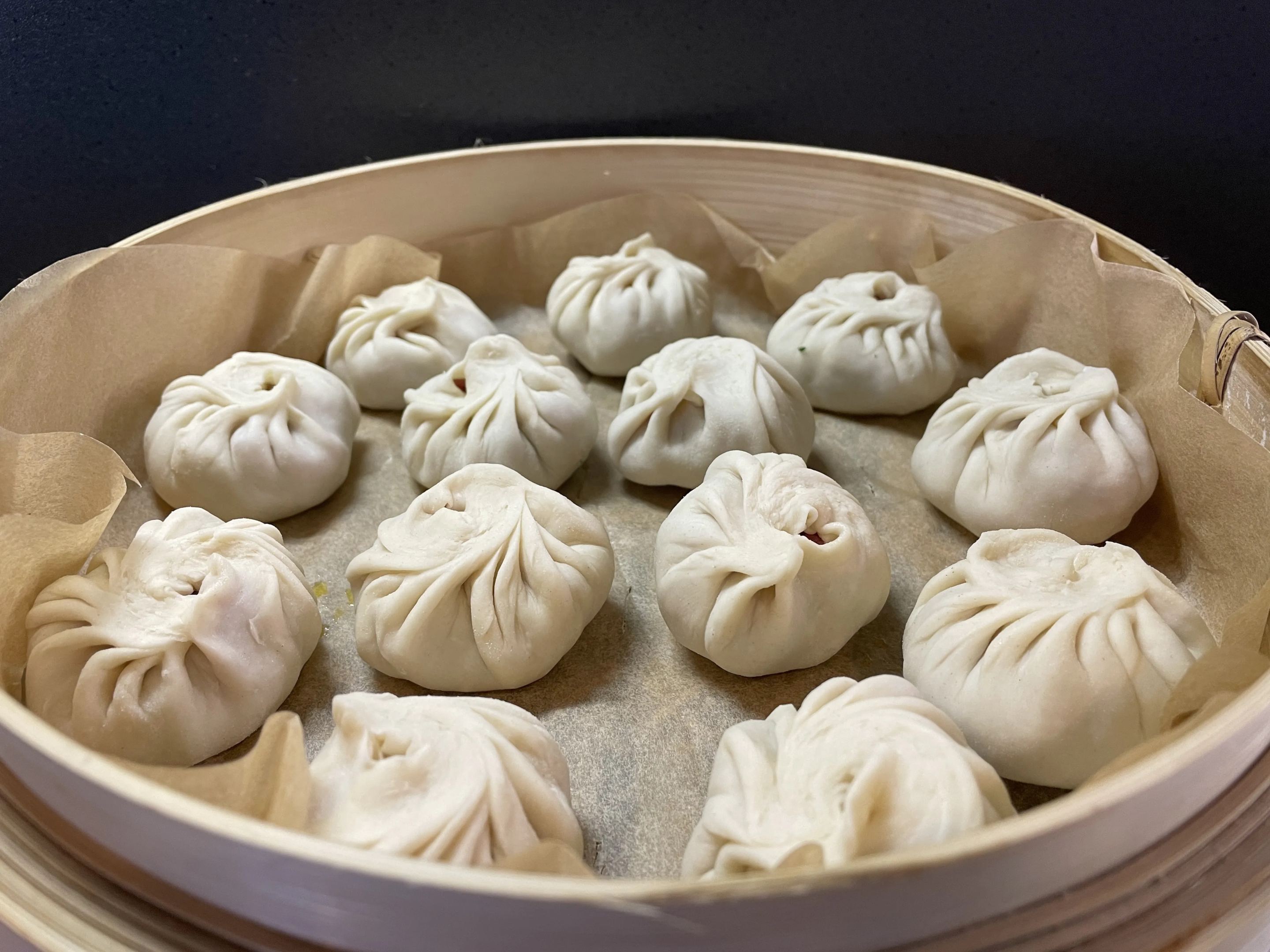 Ein traditionelles mongolisches Gericht ist Buuz Teigtaschen