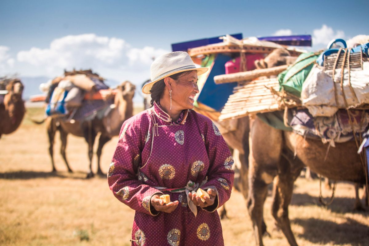 Eine traditionelle mongolische Jurte (Ger) mit Holzpfählen und einer Außenhülle