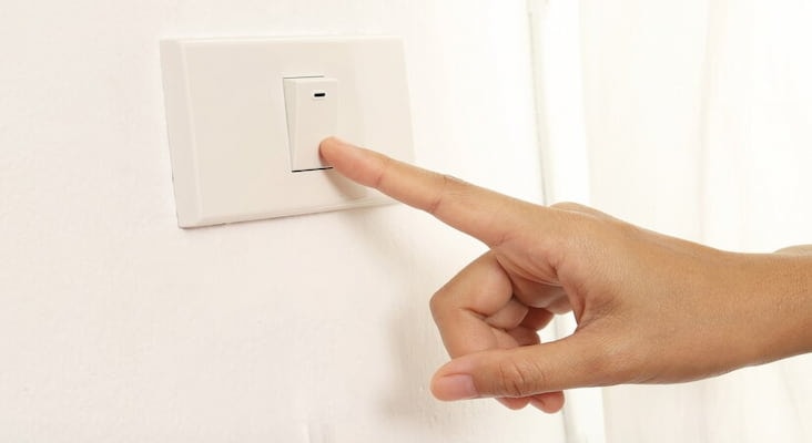 Perbedaan Saklar dan Stop Kontak