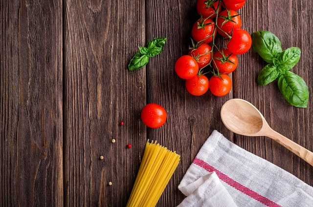 spaghetti, tomatoes, basil