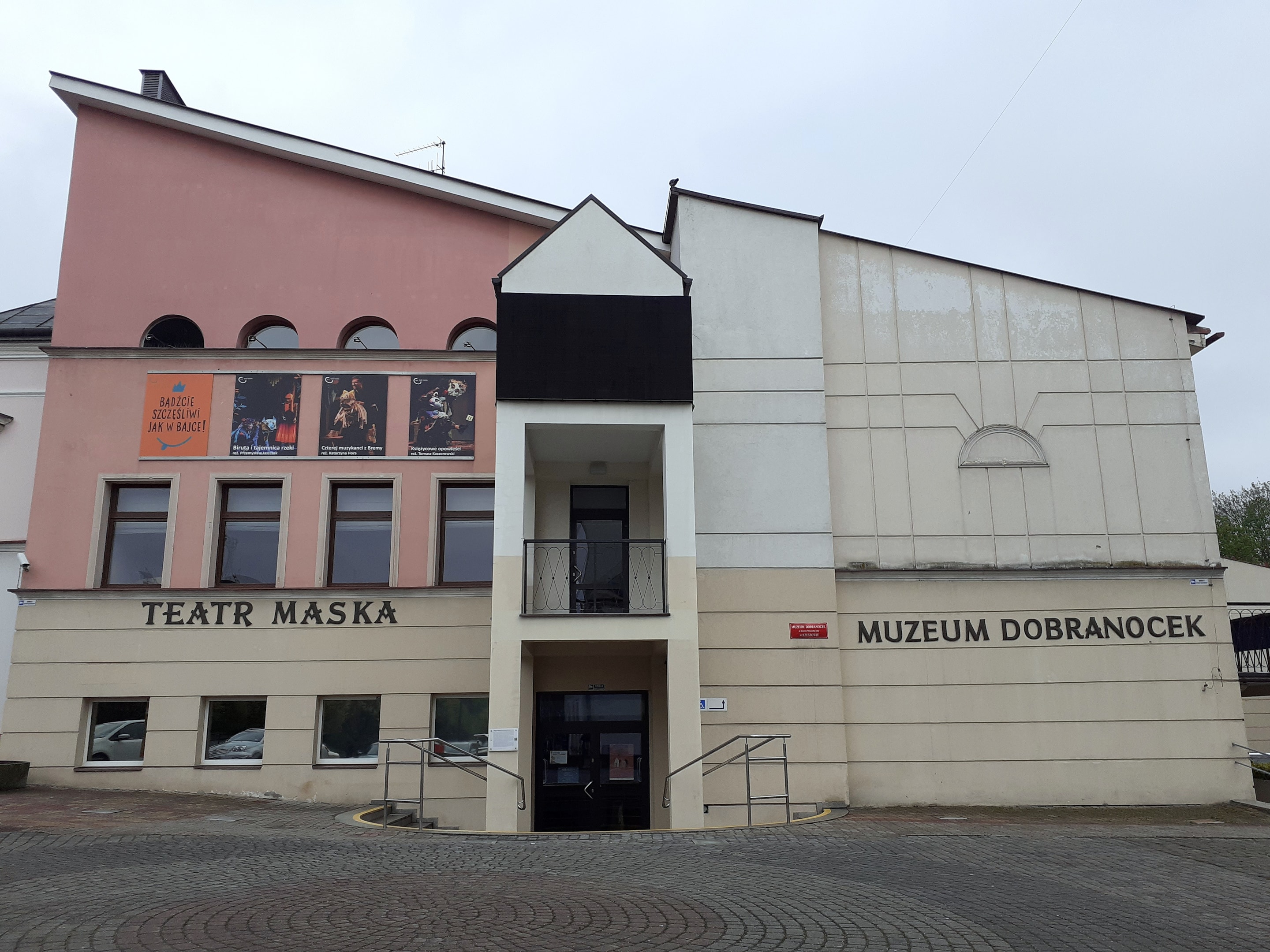 Muzeum Dobranocek w Rzeszowie (źródło: https://commons.wikimedia.org/wiki/File:Teatr_Maska_i_Muzeum_Dobranocek_w_Rzeszowie.jpg)