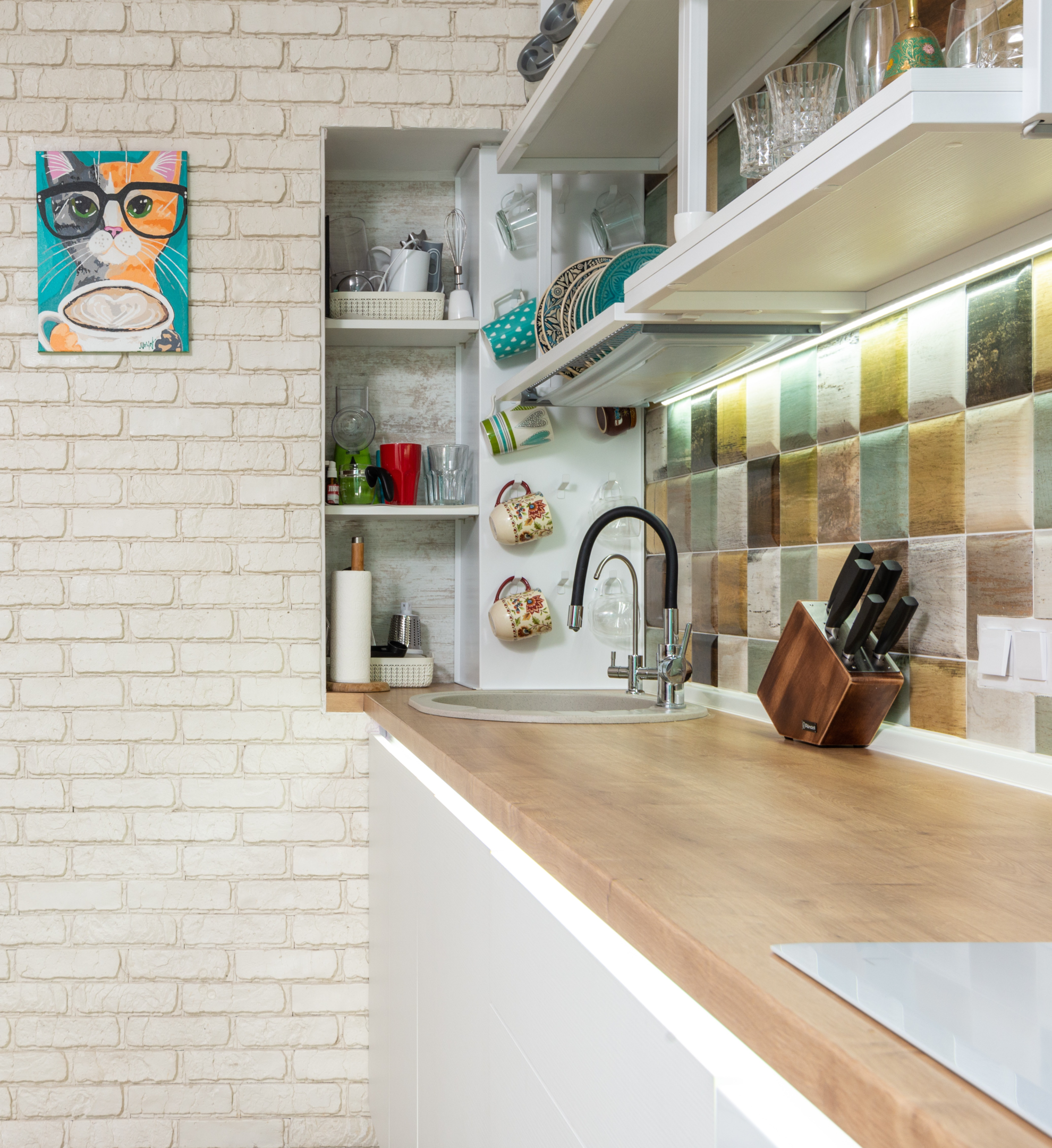wall decor on a kitchen wall with some displayed kitchen ware