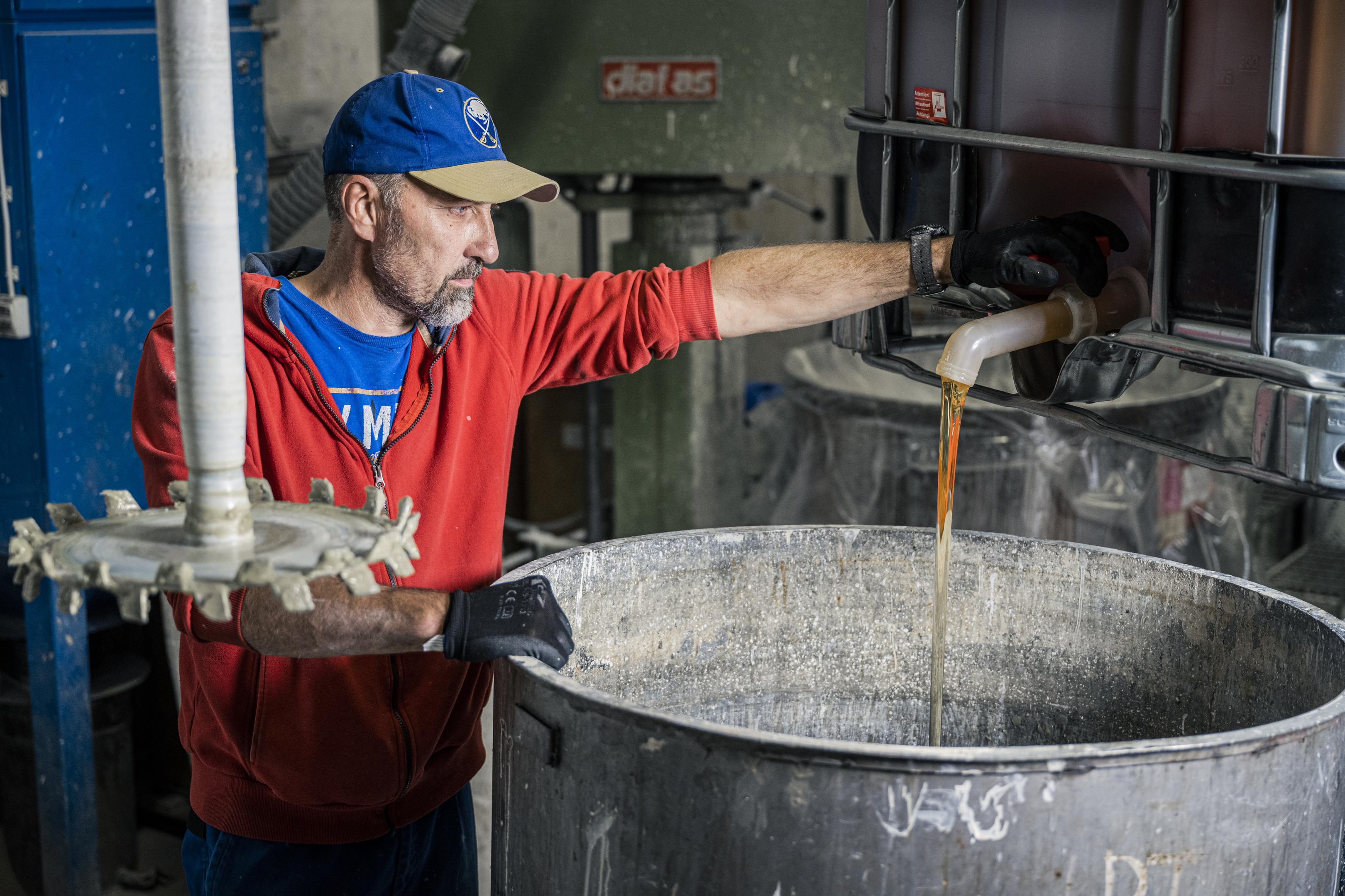 Uulan maalien sideaineena ovat uusiutuvat luonnonöljyt, kuten pellavaöljy.