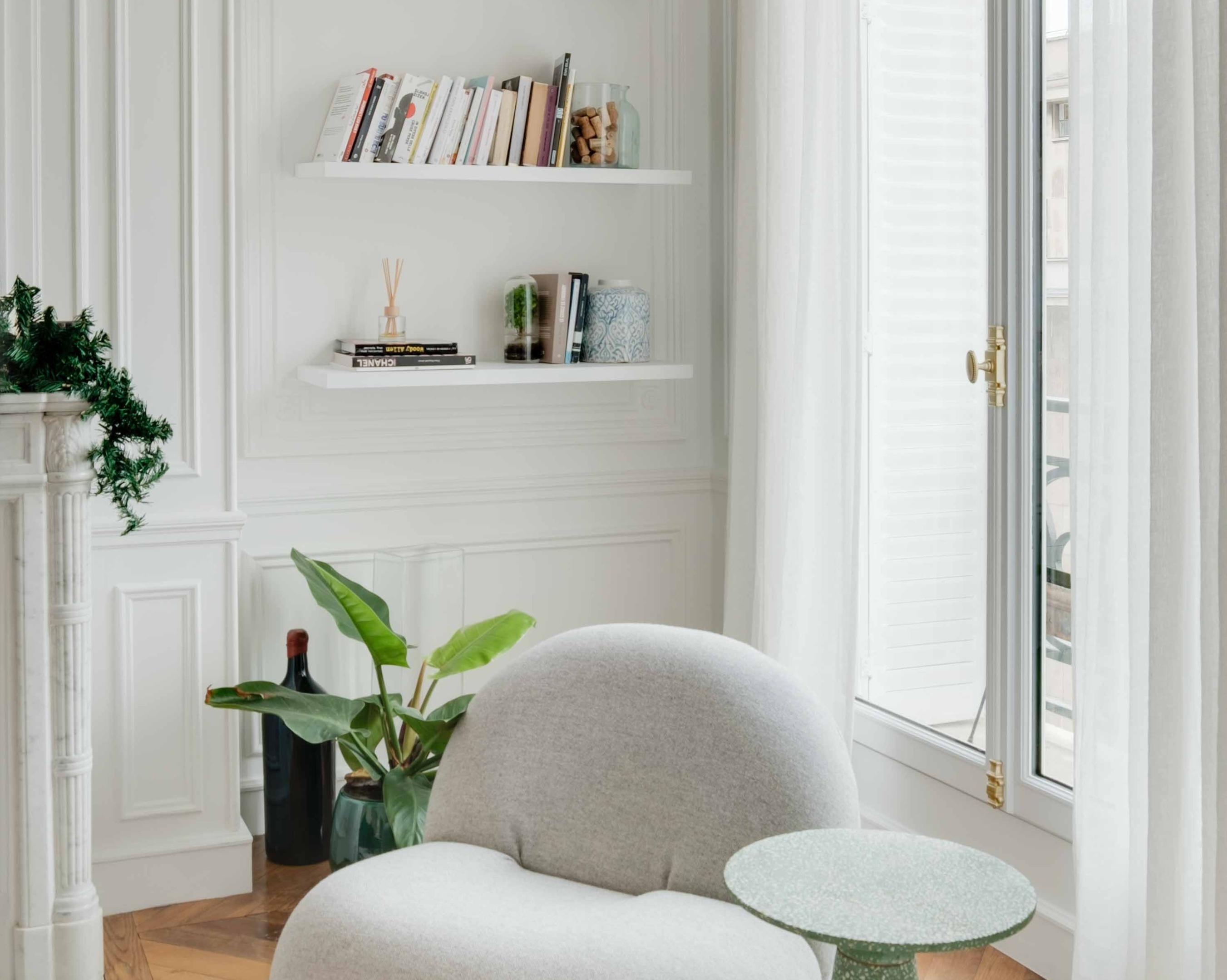 Image credit: https://www.pexels.com/photo/classic-room-interior-arranged-in-white-with-green-details-11125322/