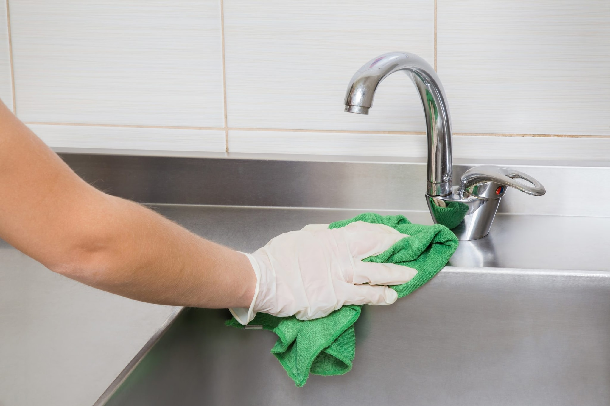 Avoid using greasy cloths when cleaning stainless steel sink