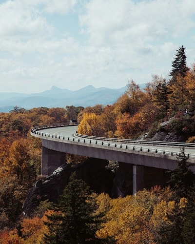 Scenic view of the Blue Ridge Parkway on East Coast road trips