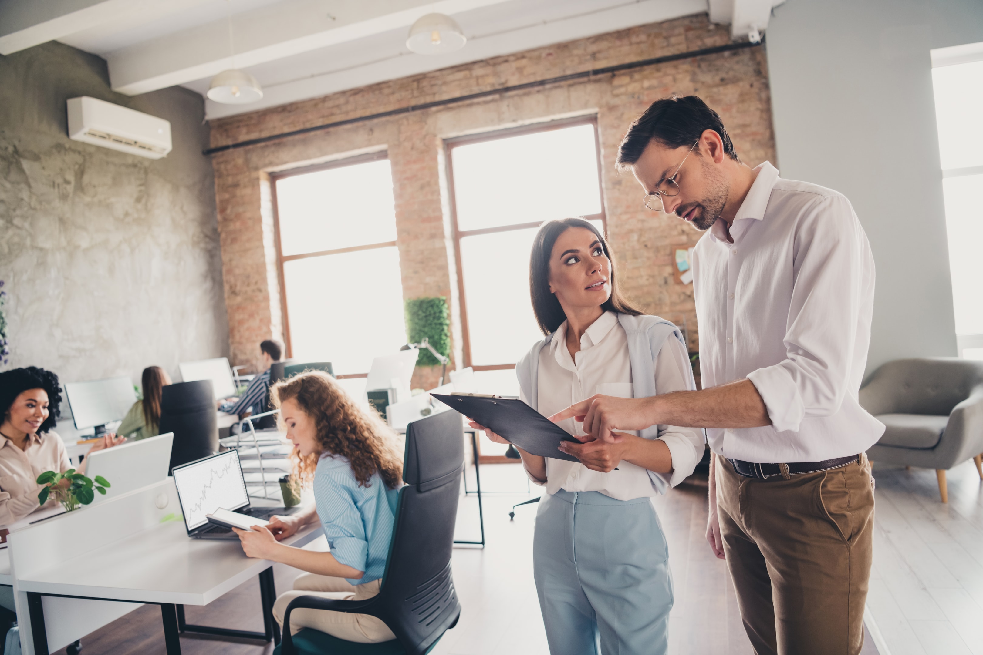 zespół ds. finansów analizujący składki zus (ubezpieczenia społeczne) pracowników