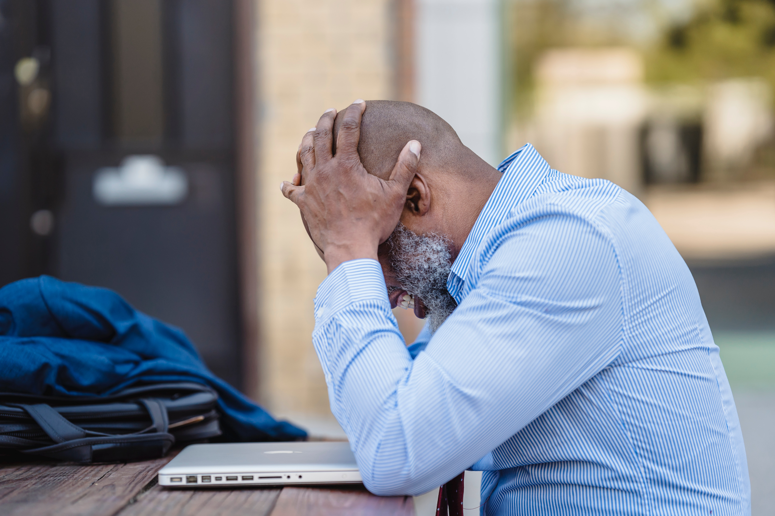 Before the conference, make sure that your computer is connected to a stable network to avoid technical problems.