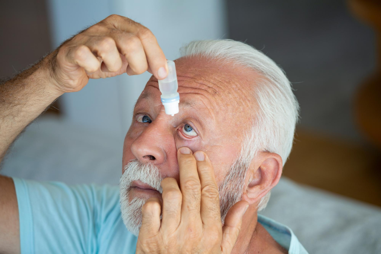 using artificial tears for dry eye after cataract surgery