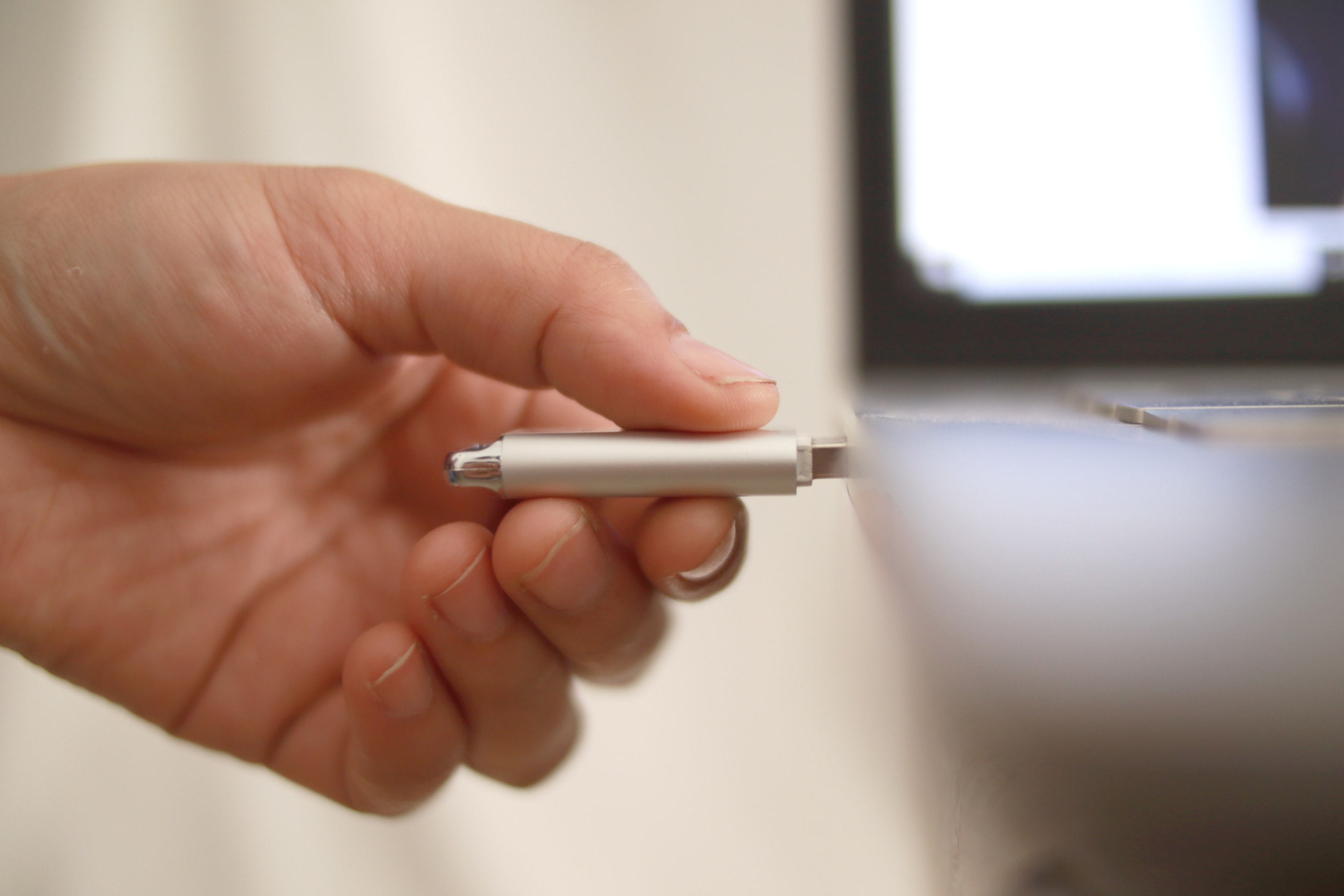 Using memory sticks for corporate gifting purposes - support - unbranded 