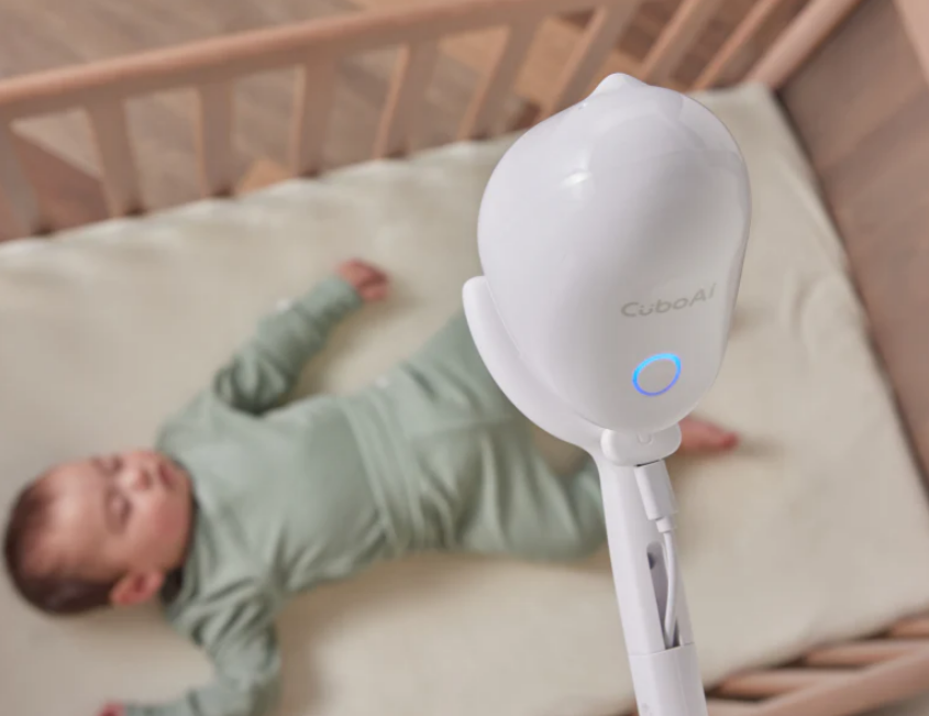 Two-way talkback function and sound sensitive lights of the Cubo AI Plus Baby Monitor