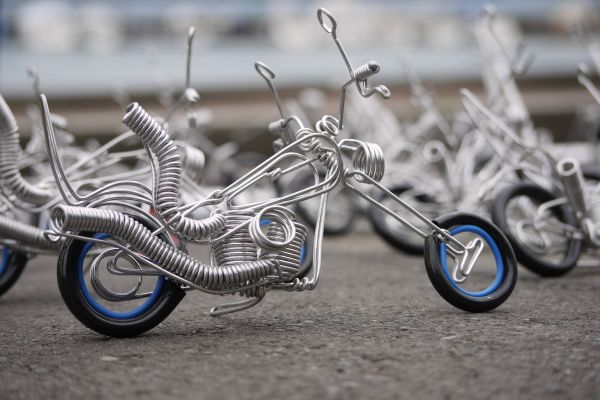 Chopper bike em miniatura, com as principais características visuais em evidência. Foto de formulário PxHere.