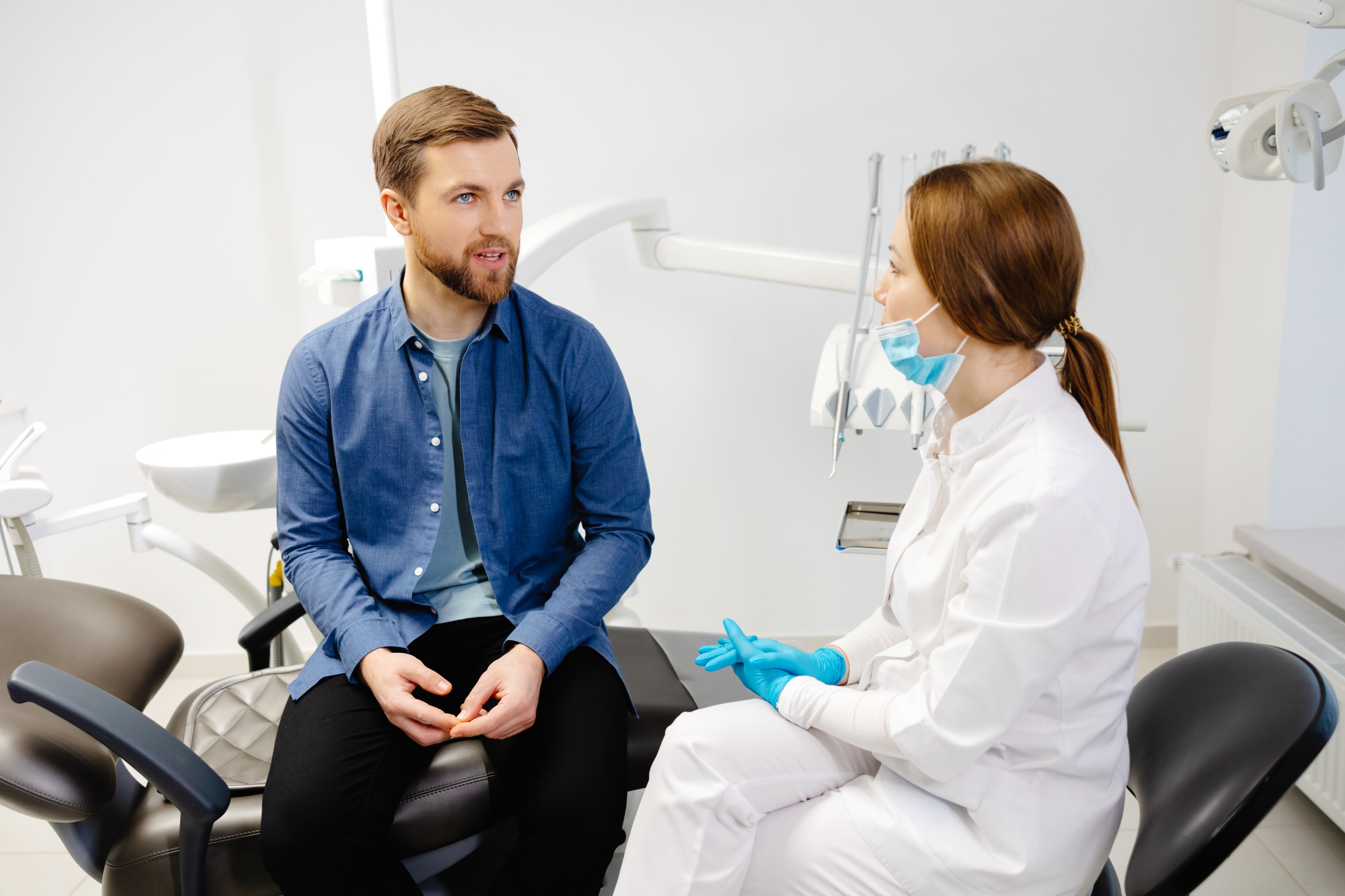 surgeon talking to patient about what to expect during surgery