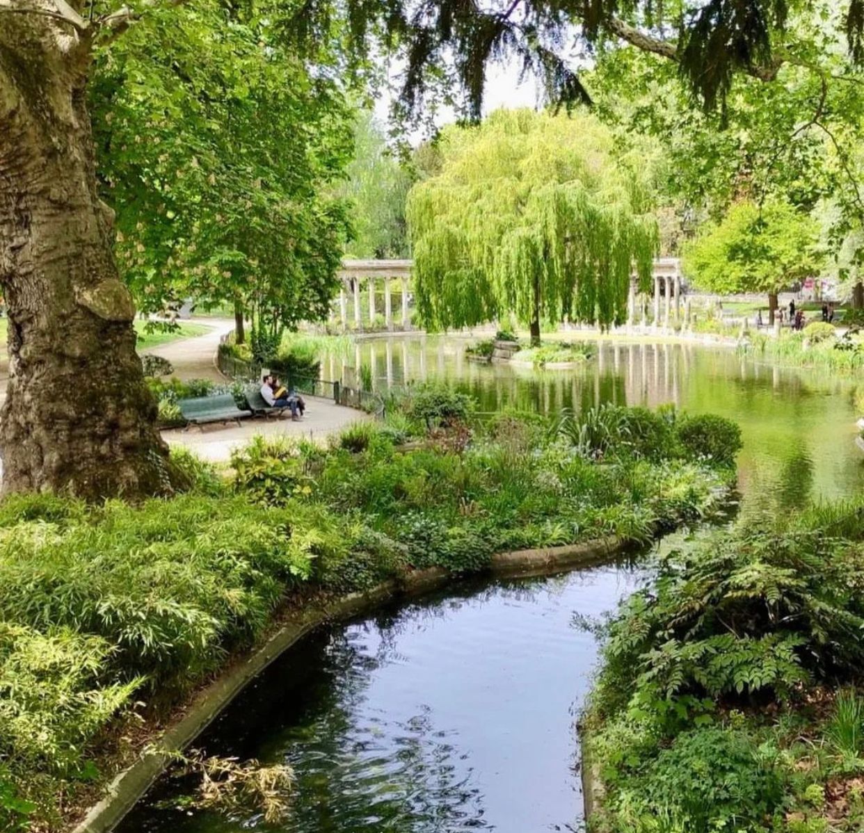green space in parc monceau in paris 