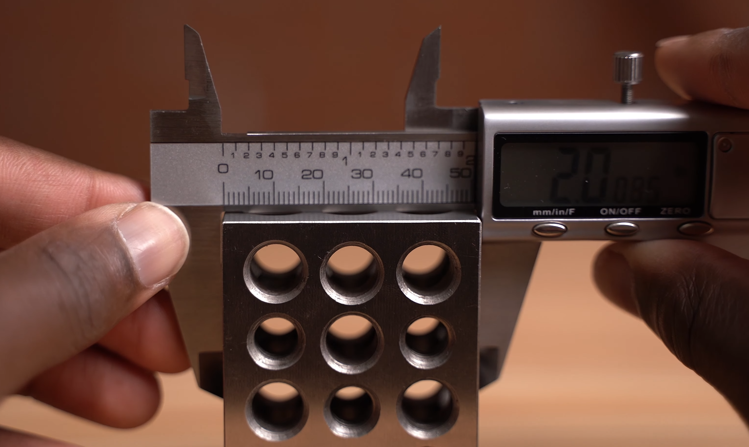 measuring the outside of 2 inch block using jiavarry caliper
