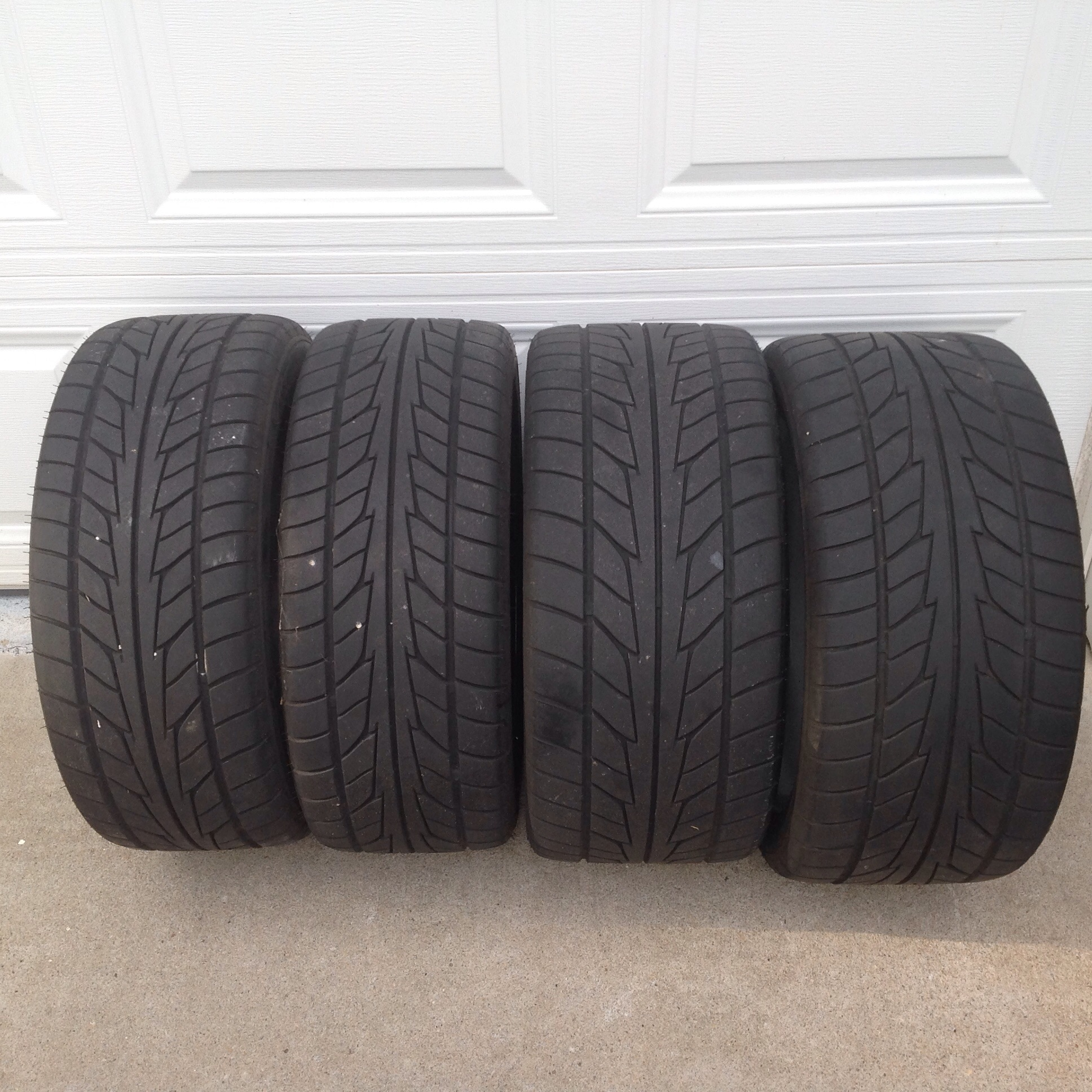 Tires with different widths