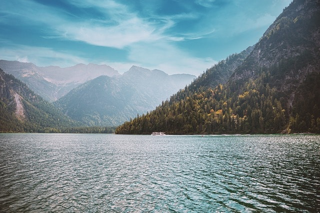 Lakes and mountains