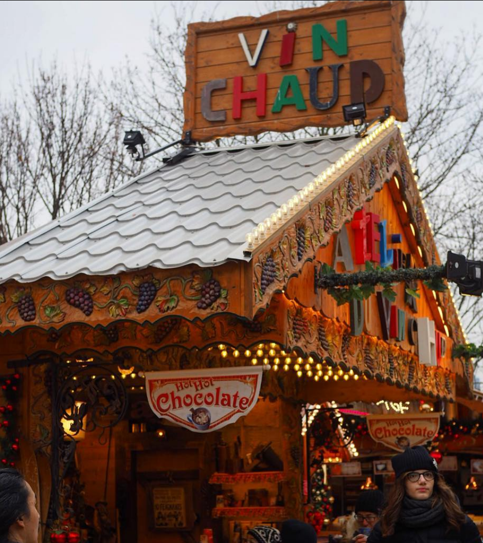 christmas markets near seine river