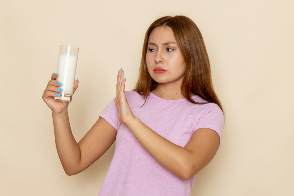 O whey protein isolado é uma opção para quem tem intolerância à lactose. Fonte da imagem: Freepik.
