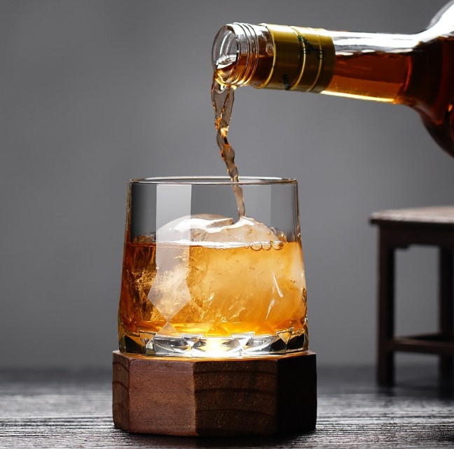 rotating whiskey glass