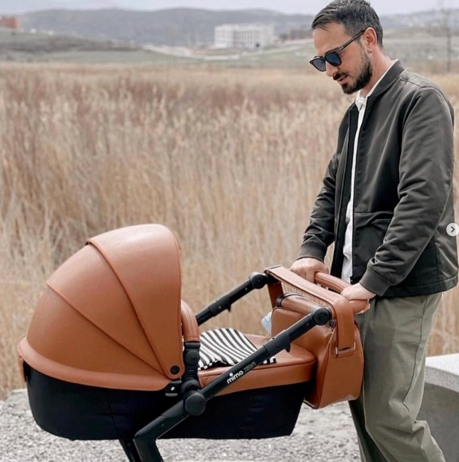 Xari Signature bassinet, vegan leather stroller