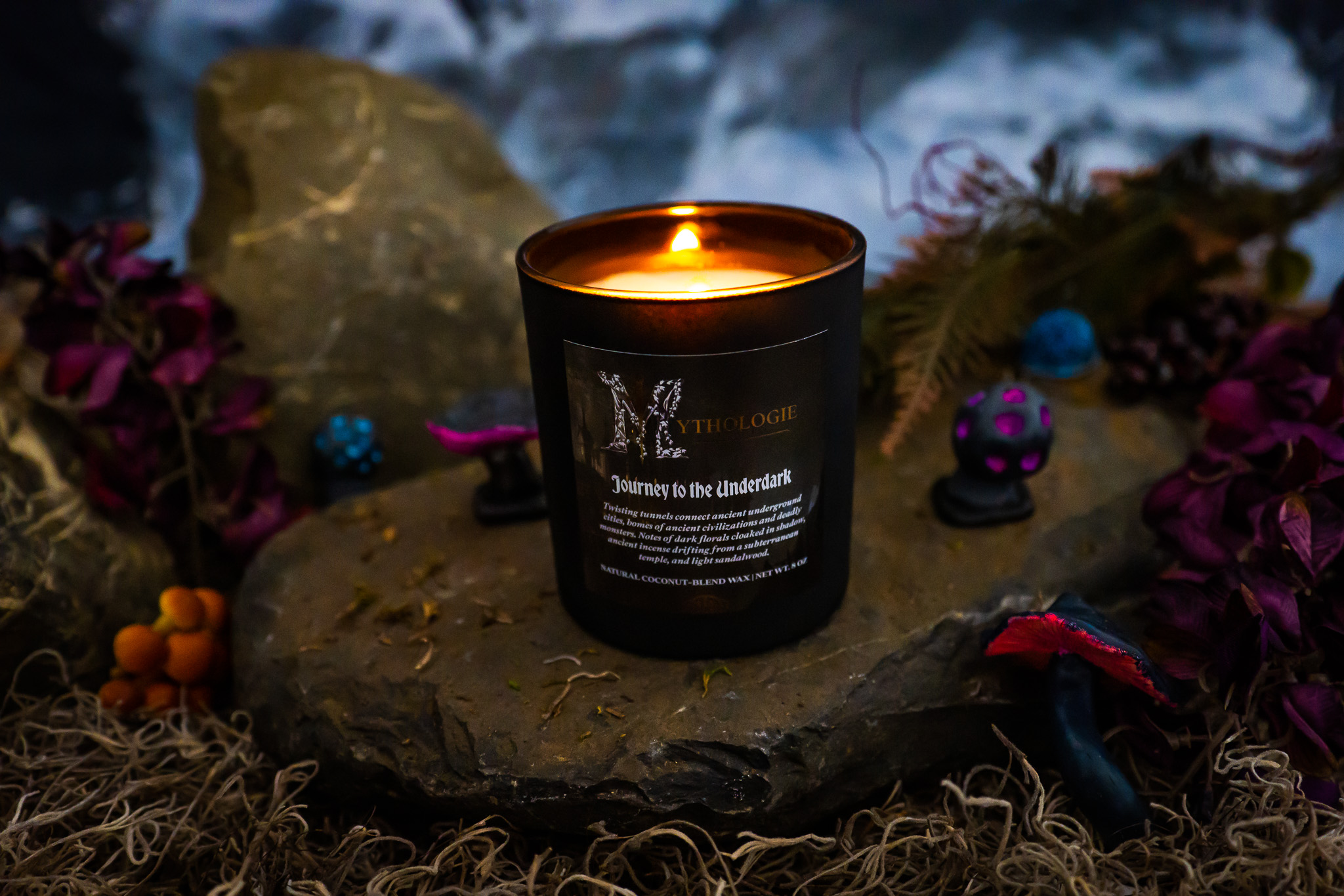Presents a mysterious and mature aroma, blending rich sandalwood and incense with subtle floral undertones.