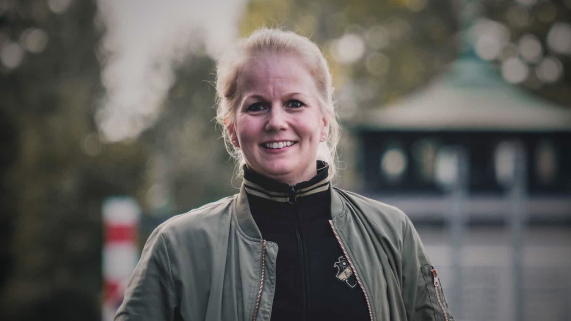 Helena Holm på travess