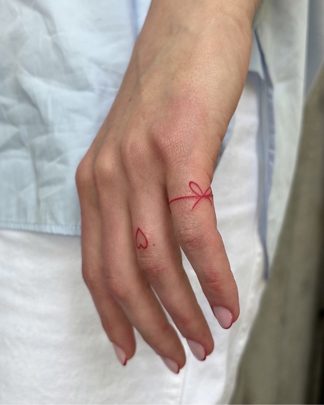 Herz Tattoo auf dem Finger