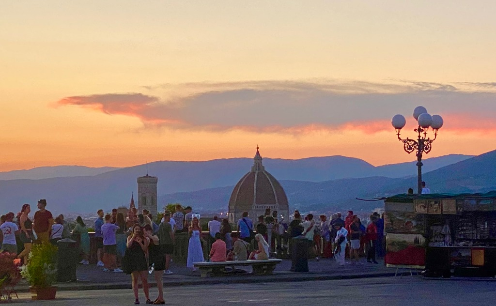 Sunset Florence: 7 Best spots to watch the magical Florence sunset 4 Photo of Sunset Florence - the view from Piazzale Michelangelo over the city with the Duomo in the center