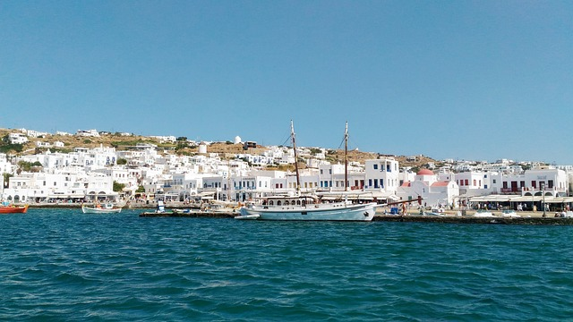 Holiday villas in Mykonos town with private pools and sea view