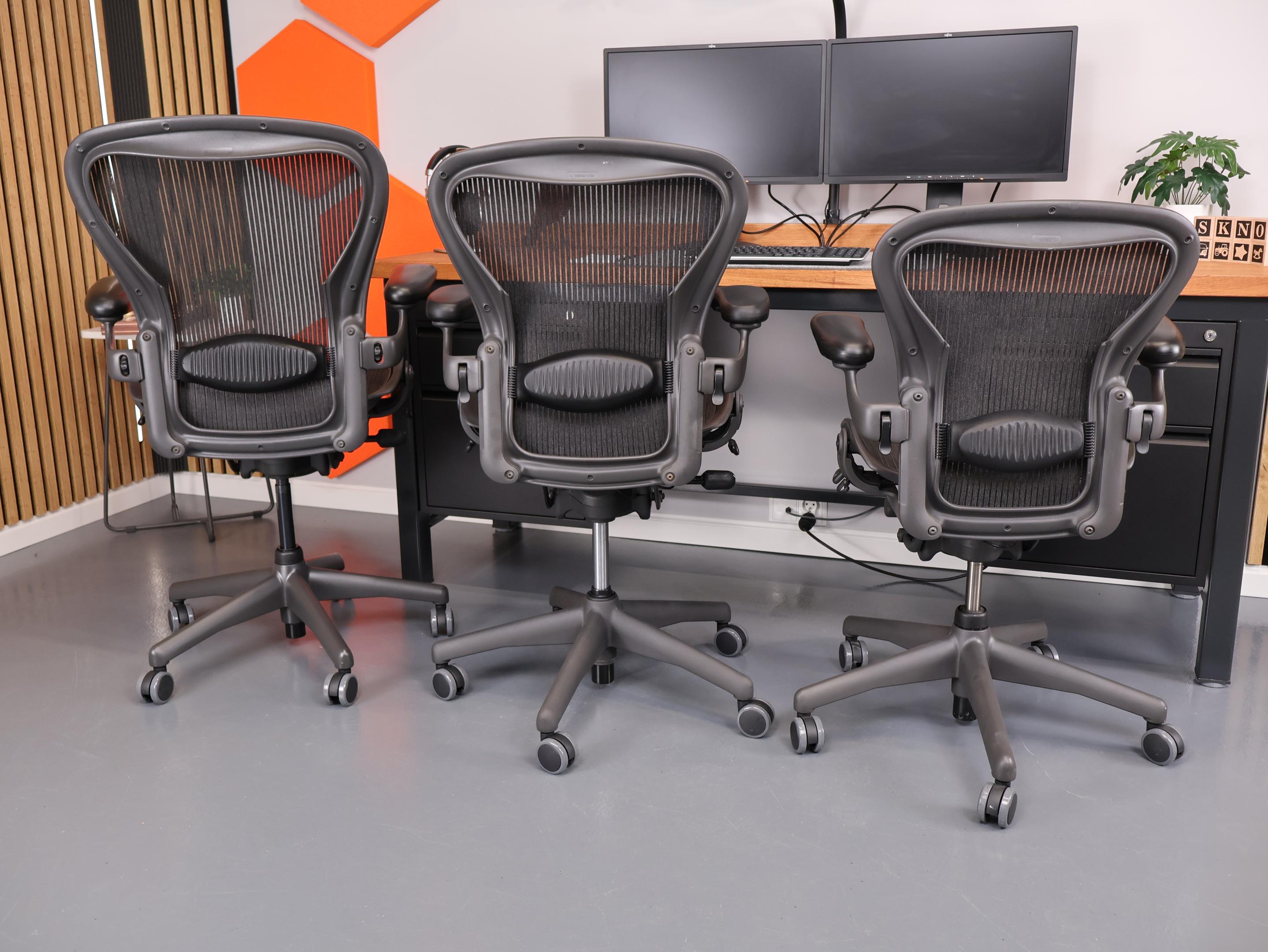 Herman Miller Aeron Classic – kompletna recenzja. Czy to naprawdę jeden z najlepszych foteli biurowych? 2 Herman Miller Aeron Classic - rozmiary A/B/C. Źródło: Brastech
