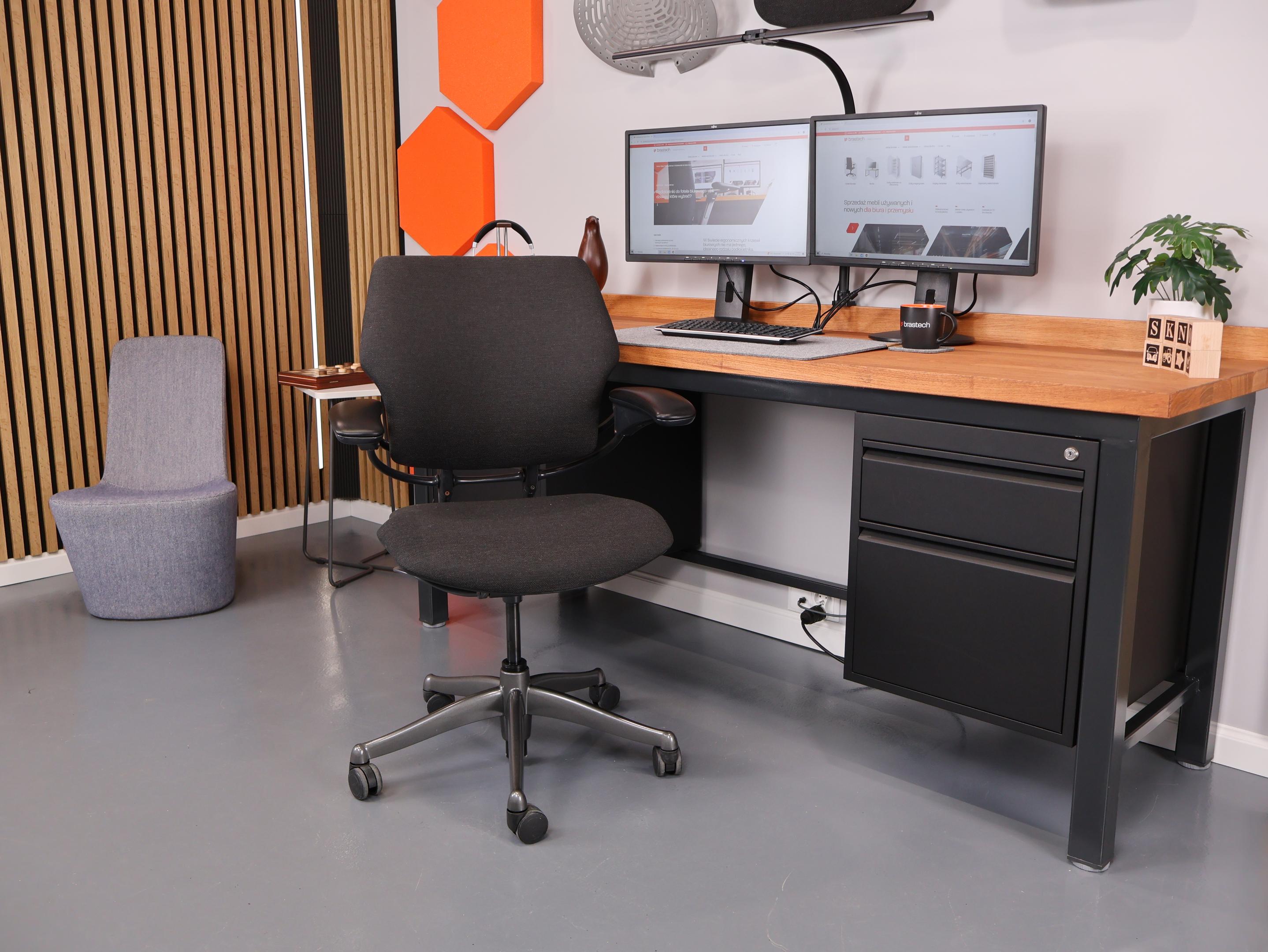 Ranking foteli biurowych 1000–1600 zł – jaki fotel ergonomiczny wybrać? 1 Humanscale Freedom wersja bez zagłówka. Źródło: Brastech
