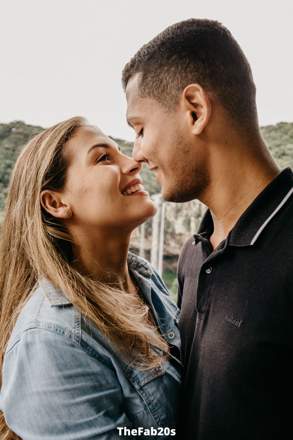 Man kissing a woman - Featured In Signs a Married Man Is Using You