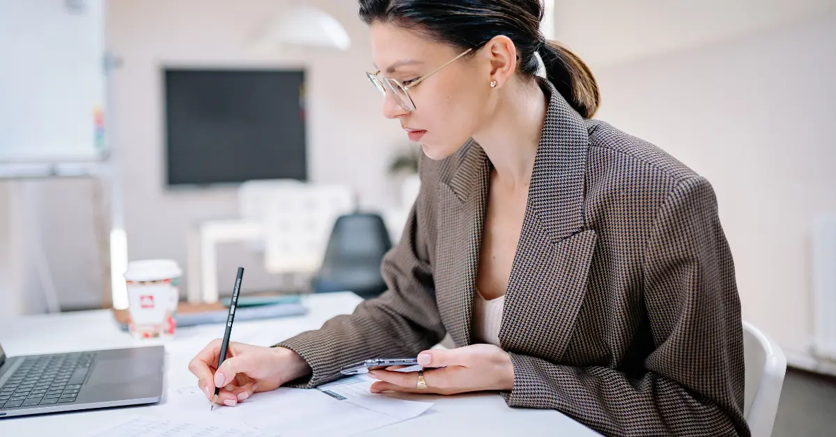 OnlyFans creator analyzing K1 earnings to file taxes and maximize tax deductions.