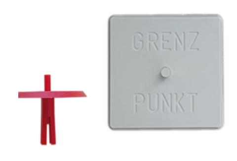 Grenzpunkt in rot aus Kunststoff von Helmut Schultz