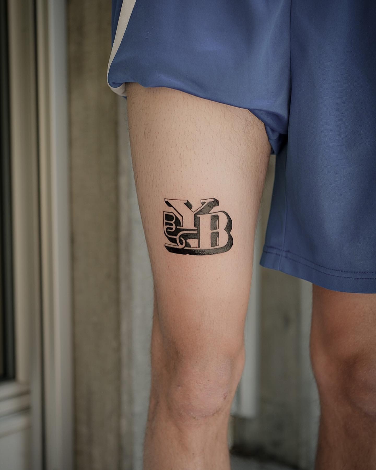 YB Tattoo, Young Boys Tattoo auf dem Arm