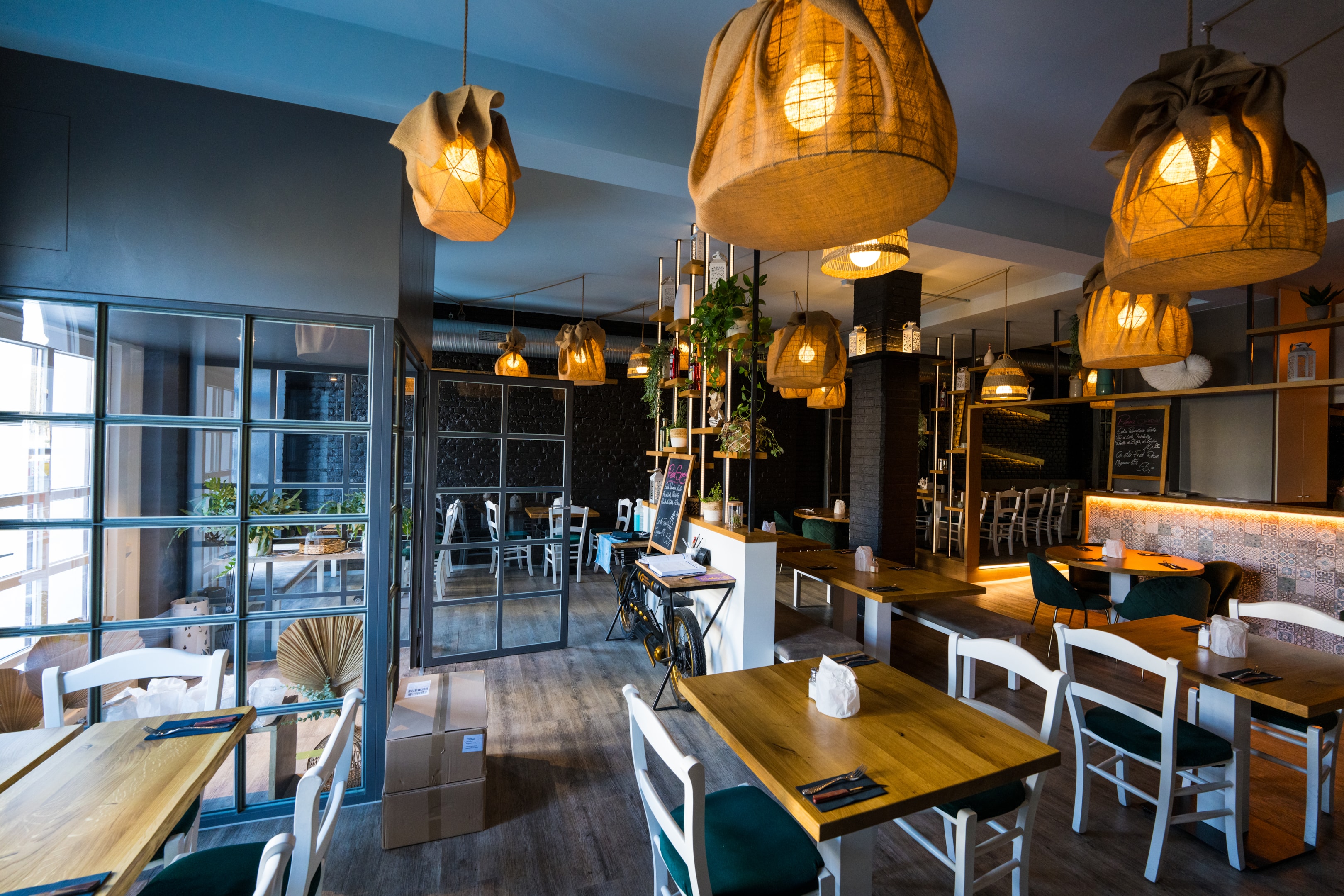 Innenansicht Restaurant Pizzeria Grazia Napoletana gemütliche Atmosphäre