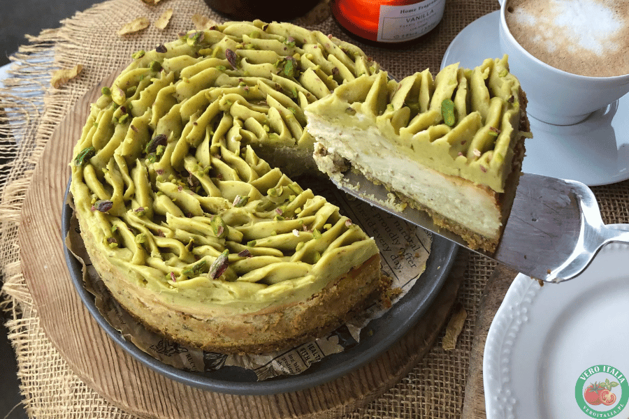 tort z kremem pistacjow