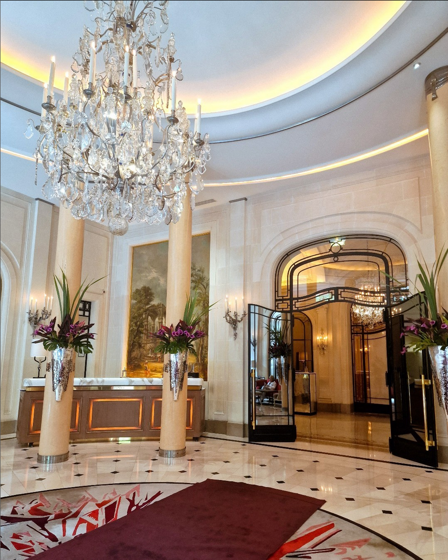 hotel's lobby in paris 