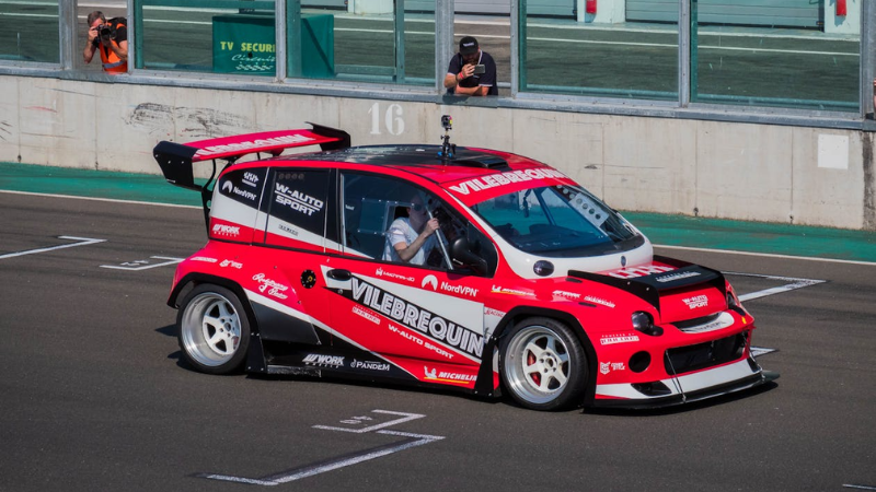 A car with gloss wrap that emphasise strong colour tones