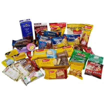 Miniaturas de biscoitos e bolachas, doces e bebidas. Imagem: www.lojasantoantonio.com.br